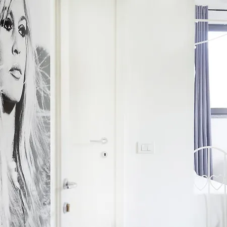 Alojamento de Acomodação e Pequeno-almoço The Divine Verbania