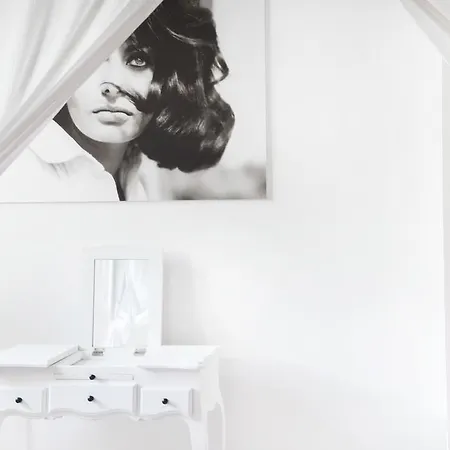 Alojamento de Acomodação e Pequeno-almoço The Divine 4*